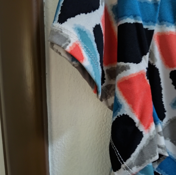 Daisy Fuentes blouse, 2xl, coral, black, teal, and grey - Picture 4 of 7